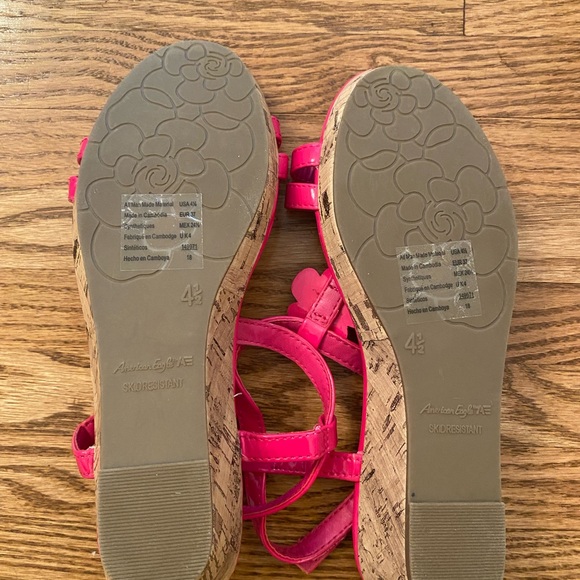 Kitten cork platform. Super cute. Easy Velcro closure. Only worn once - Picture 4 of 4